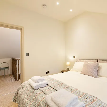 The * ウルバーストン